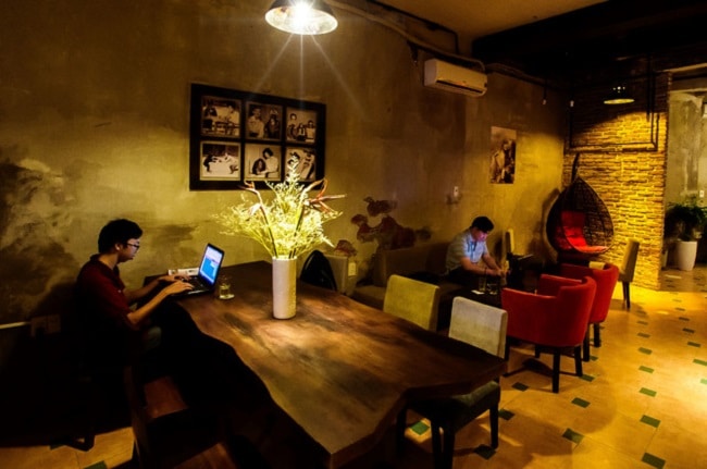 Monkey in Black Café là Top 10 địa điểm ăn uống trên đường Sư Vạn Hạnh - Q.10 - TP. Hồ Chí Minh