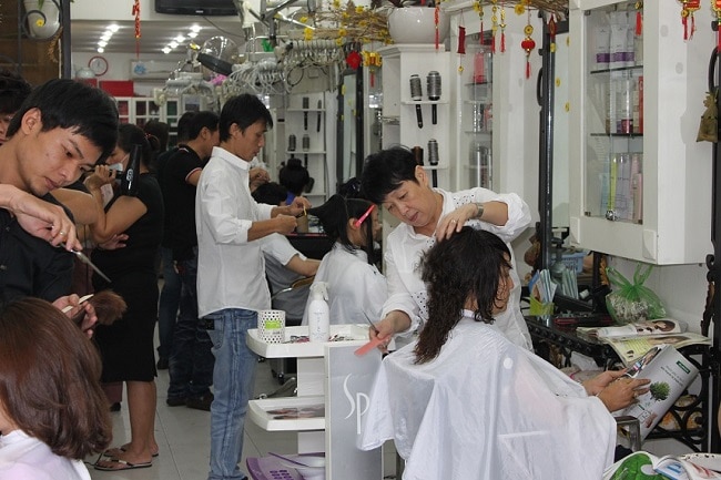 Salon tóc Khánh Vĩnh Hoàng là Top 10 Hair salon nhuộm tóc đẹp nhất TPHCM