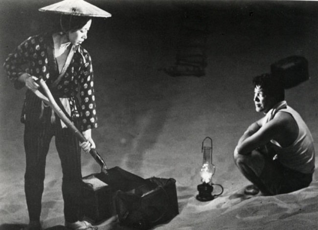 Top 10 phim Nhật hay nhất mọi thời đại: Woman in the Dunes