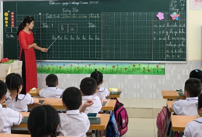 Top 10 bài văn tả cô giáo hay nhất: Trong giờ tập đọc