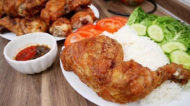 Cây Bàng Đỏ là Top Quán cơm gà ngon nhất ở TPHCM