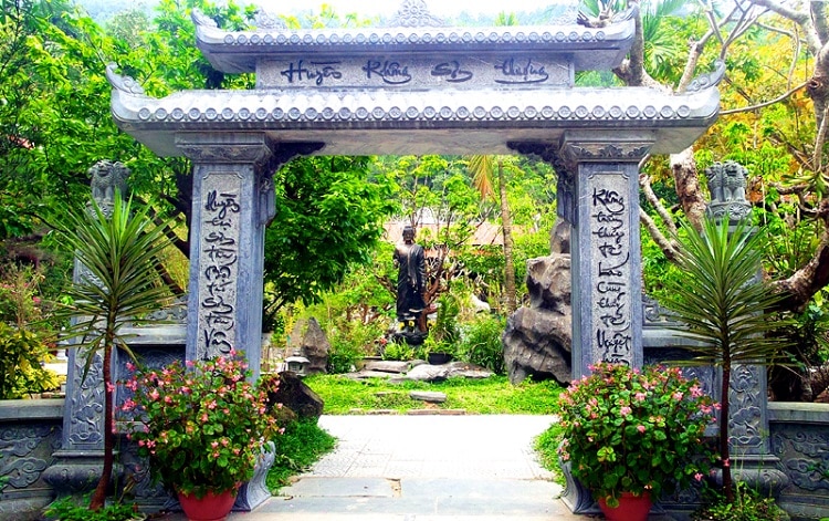 Top 10 Ngôi chùa đẹp nhất ở Huế