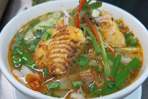 Top 5 quán bánh canh cá lóc ngon nhất tại Huế - Hiền