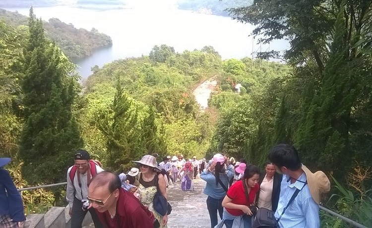 Top 10 địa điểm vui choi cuôi tuần đầy ý nghĩa tại Huế - Thiền Viện Trúc Lâm