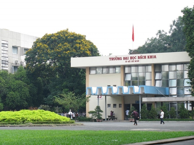 Đại học Bách khoa Thành phố Hồ Chí Minh là trường nằm trong top 10 trường đại học công lập tốt nhất của thành phố.  Hồ Chí Minh