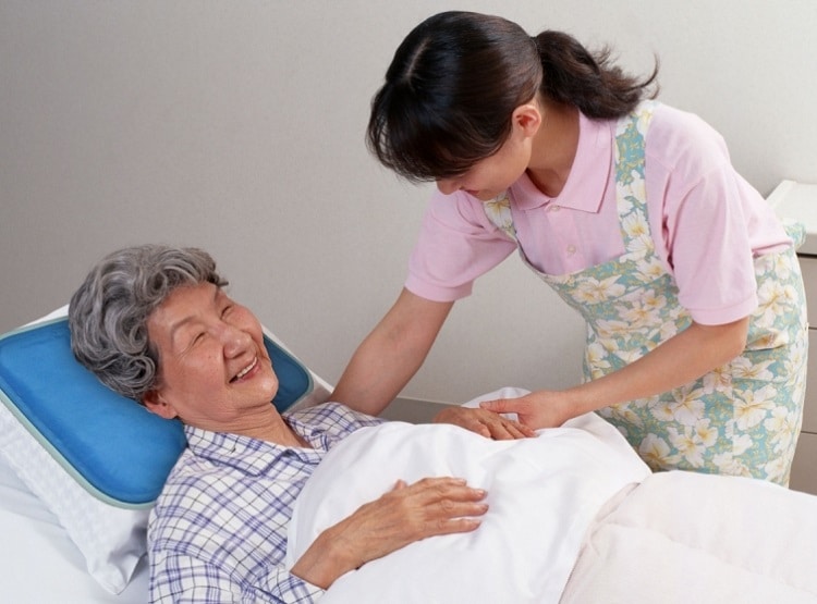 Top 5 Dịch vụ chăm sóc người bệnh uy tín nhất tại TPHCM
