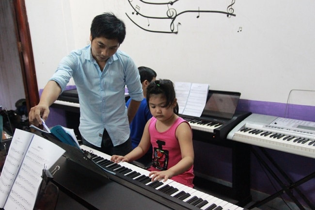 Trung tâm đào tạo âm nhạc DẤu Chấm Đen là Top Trung tâm dạy đàn piano tốt nhất tại TP. Hồ Chí Minh