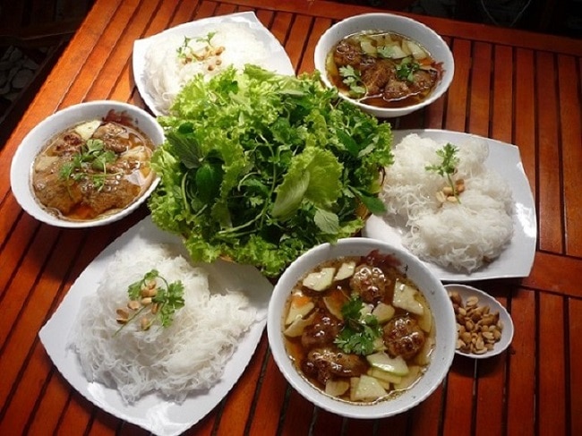 Bún chả Hoa Đông là Top 20 Quán ăn ngon ở quận 1, TPHCM bạn nên đến nhất