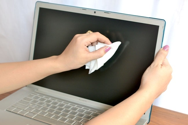 vệ sinh màn hình laptop chuẩn nhất