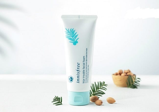 Sữa rửa mặt trị mụn Innisfree Bija Cleansing Foam là Top 10 Loại Sữa Rửa Mặt Trị Mụn Hiệu Quả Nhất