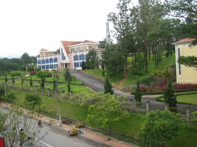 Đại học Đà Lạt là Top 10 Trường đại học có khuôn viên “xanh” đẹp nhất Việt Nam