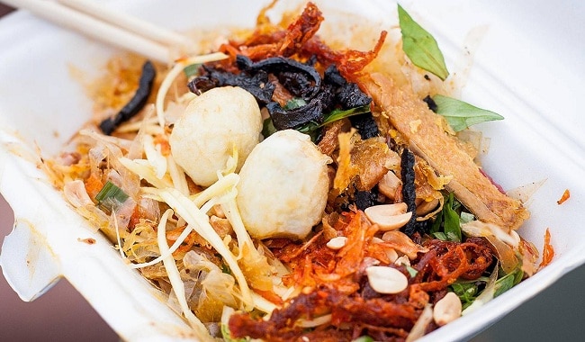 Top 10 nơi bán bánh tráng trộn ngon nhất và hút khách nhất Sài Gòn
