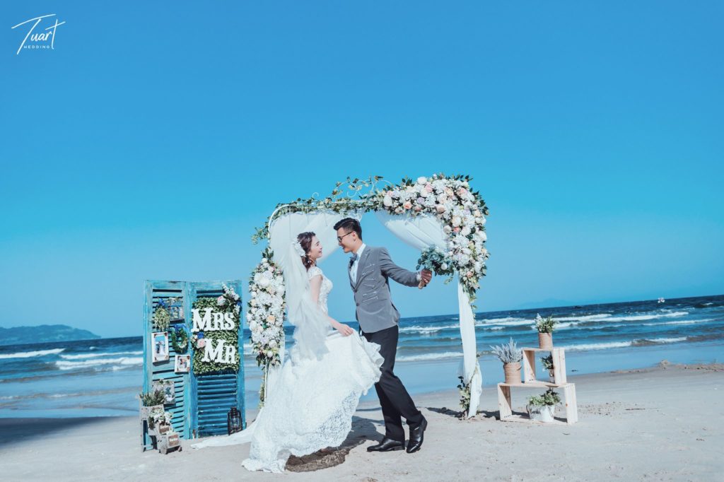Top 10 địa điểm chụp hình cưới đẹp như mơ tại Đà Nẵng - Bãi biển Phạm Văn Đồng