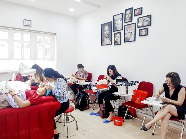 Học Nối Mi Tại World Nail School