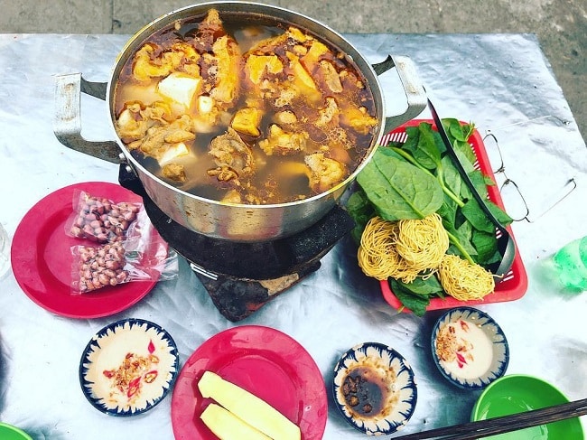 Lẩu bò nghĩa địa