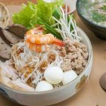 Tiệm hủ tiếu mở cửa muộn