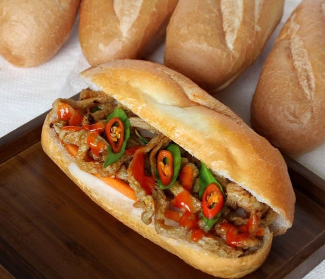 Top 4 tiệm bánh mì chả cá cực ngon siêu hấp dẫn ở TPHCM