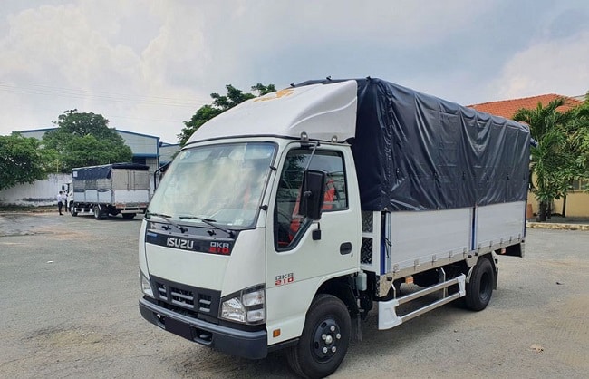 Giá xe 2 tấn Isuzu QKR77HE4