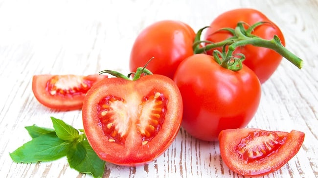 Cách trị mụn lưng tại nhà bằng cà chua