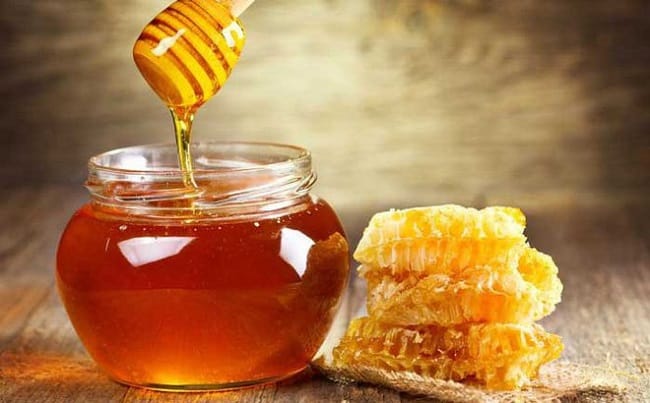 Cách điều trị mụn ẩn dưới da bằng mật ong