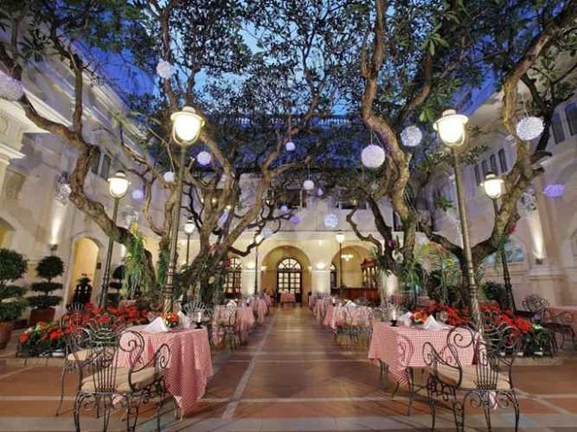 Tổ chức tiệc cưới ngoài trời tại Hotel Continental Saigon