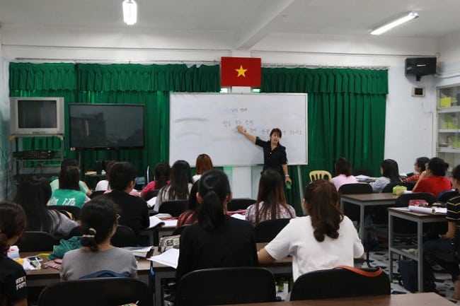 Học biên phiên dịch tại Trường Đại Học Ngoại Ngữ Tin Học TPHCM