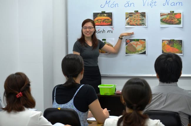 Giờ học tiếng Việt tại Trường Ngoại ngữ Sài Gòn