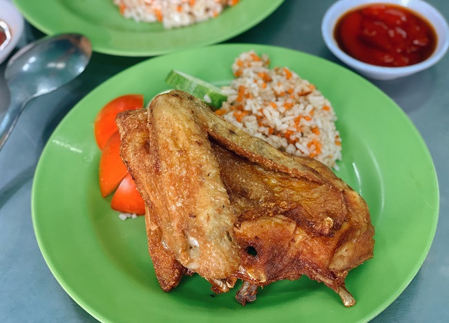 Cơm gà xối mỡ ở Sài Gòn - Cơm gà Lão Hương Thân