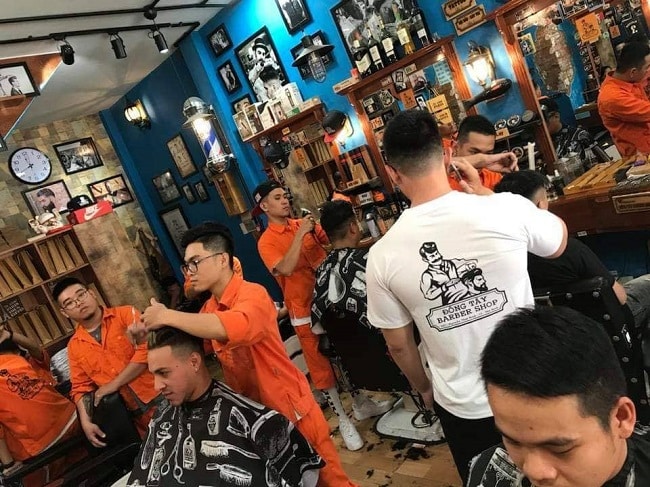 Tiệm cắt tóc undercut ở TPHCM - Đông Tây Barbershop