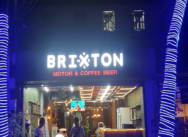 Vào cuối tuần, BRIXTON Coffee & Beer thường xuyên có nhạc acoustic