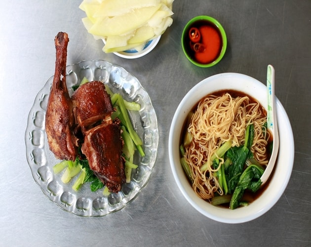 Mỳ vịt tiềm là một món ăn Hoa khá phổ biến và được nhiều người chọn là món ngon nhất TPHCM