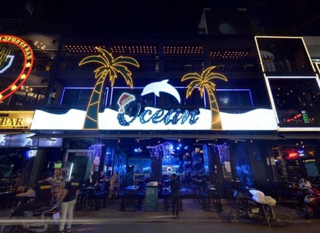 Nếu bạn thích những quán bar sáng sủa thì Ocean Bar & Lounge là một địa điểm quán bar Bùi Viện bạn nên đến ít nhất một lần