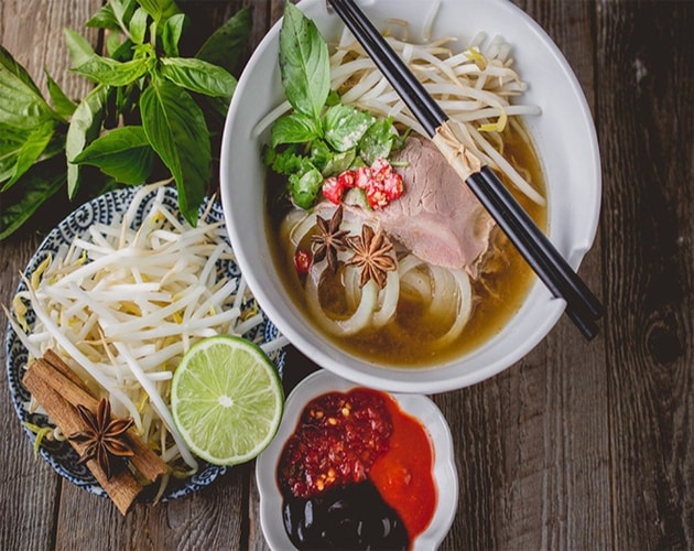 Phở là một món ăn truyền thống của Việt Nam cũng được coi là một trong những món ăn tiêu biểu nhất trong nền ẩm thực Việt Nam