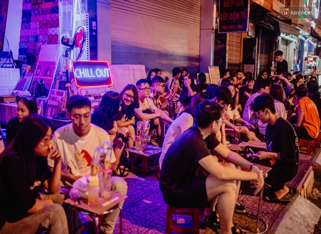 Chill out là một quán bia hơi Sài Gòn phổ biến trong giới trẻ Quận 10