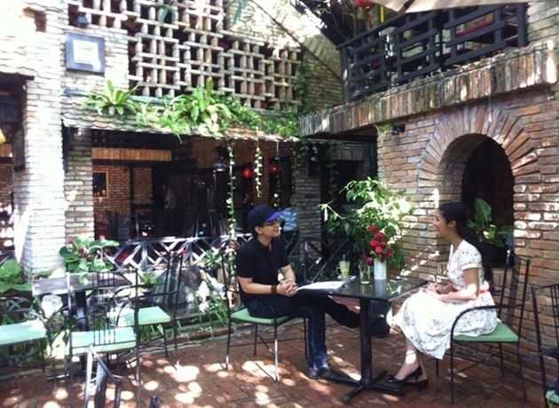 Quán Cõi Xưa ABB là một trong những quán cafe đẹp nhất ở Tân Bình, với nét mộc mạc, giản dị