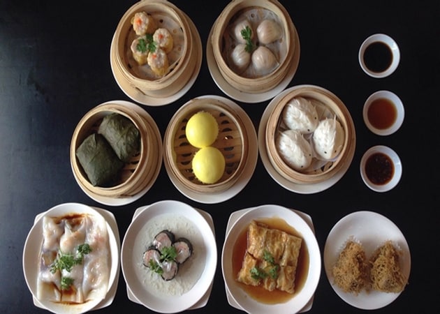 Một số món đặc sản Trung Hoa “độc quyền” của nhà hàng Trung Hoa Bách Restaurant như gà viên chiên, gà hấp nấm đông cô Hong Kong…