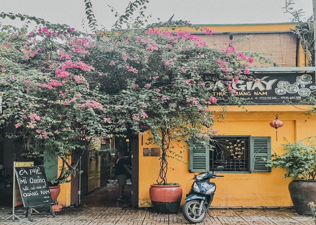 Nếu bạn đang tìm một quán cafe quận 3 có view sống ảo thì hãy đến ngay Cafe Hoa Giấy