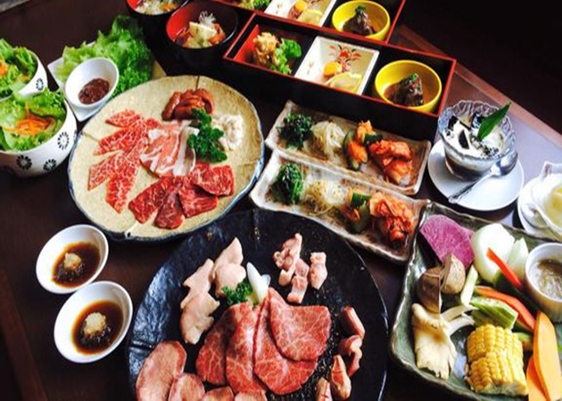 Nikutaro BBQ là một nhà hàng bò wagyu đẹp với phong cách pha trộn giữa kiến trúc cổ điển và truyền thống của đất nước hoa anh đào
