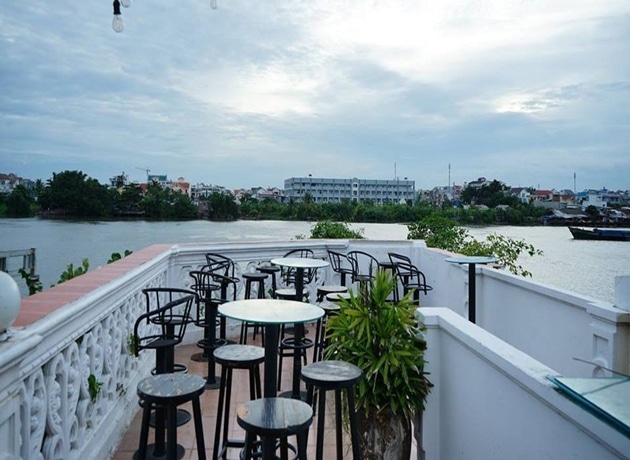 Quán cà phê gió và nước Sài Gòn là một quán cafe view sông nằm gần cầu Sài Gòn