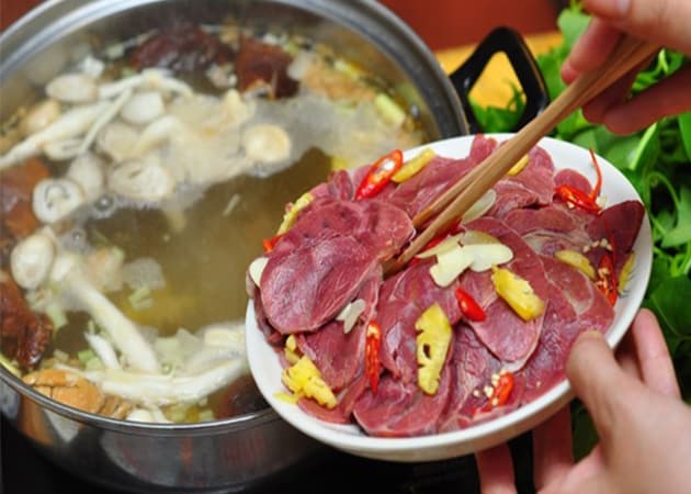 Quán Thúy - Bò Tơ Củ Chi là quán lẩu bò ngon quận Tân Phú được nhiều người biết đến