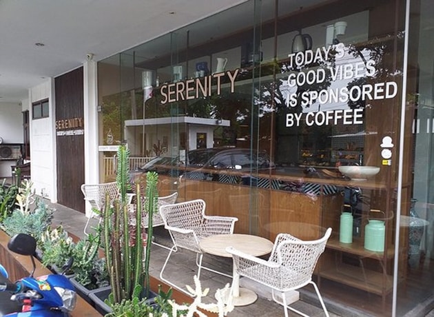 Serenity Cafe & Eatery là một quán cafe Nhà Bè nổi tiếng dạo gần đây, không chỉ vì đồ uống tuyệt vời của nó, mà còn bởi không gian trong lành và giản dị