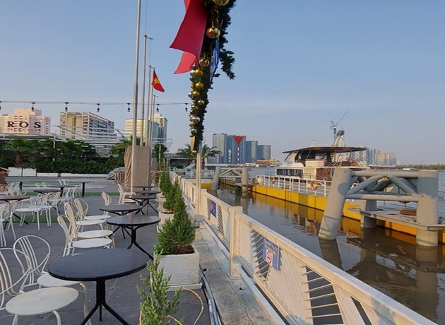 Waterbiz Coffee là một quán cafe view sông ở quận 1 dành cho những người thích sống ảo