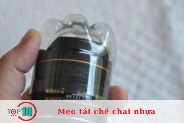 Dùng vỏ chai để bảo vệ ống kính máy ảnh| Nguồn: Internet