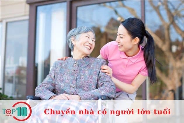 Quan tâm sức khỏe của người già khi chuyển nhà| Nguồn: Internetr