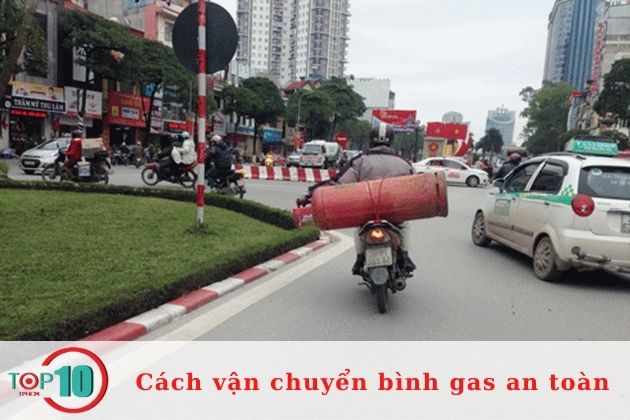 Nguy hiểm khi vận chuyển bình Gas| Nguồn: Internet