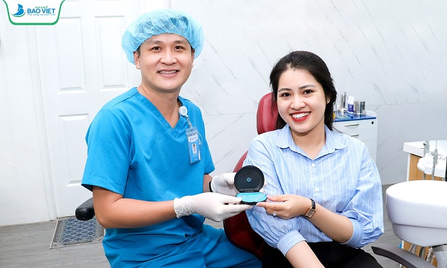 Khách hàng sử dụng dịch vụ niềng răng tại Nha khoa Bảo Việt