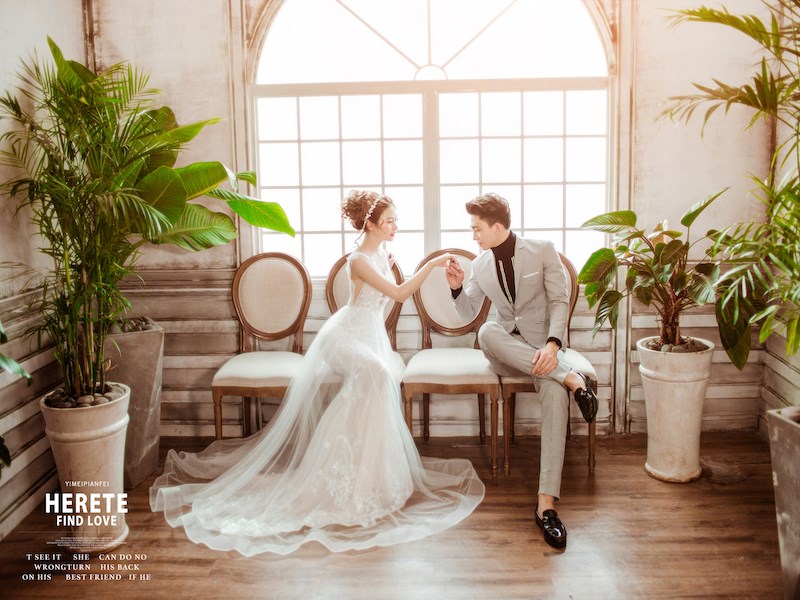 Tại quận Tân Phú - TP HCM có rất nhiều studio chụp ảnh cưới đẹp và uy tín, nhưng chỉ có một vài nơi chụp ảnh thực sự đẹp và hoàn hảo. Những studio chụp ảnh này không chỉ có sự chuyên nghiệp và tay nghề cao của các nhiếp ảnh gia mà còn sự chu đáo, tận tâm khi phục vụ khách hàng. Bạn hoàn toàn có thể yên tâm khi để lại bộ ảnh cưới của mình tại đây.