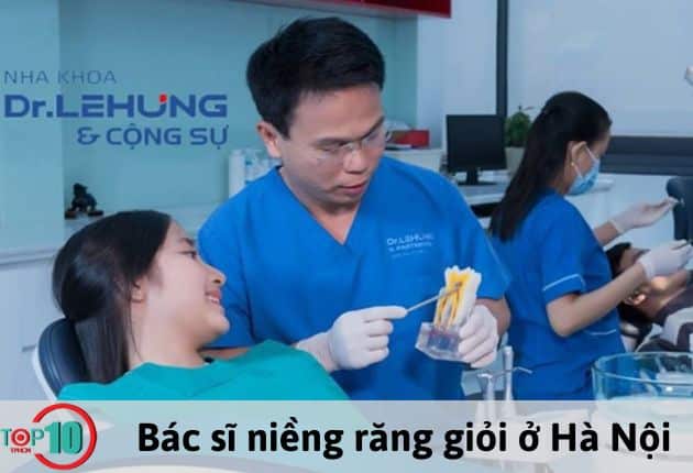 Thầy thuốc nhân dân – TS. BS Lê Hưng luôn tận tâm và chu đáo đối với bệnh nhân của mình