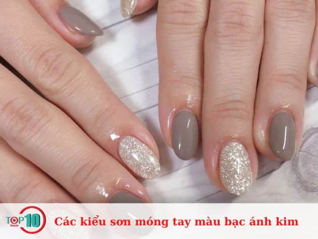 Các kiểu sơn móng tay màu bạc ánh kim