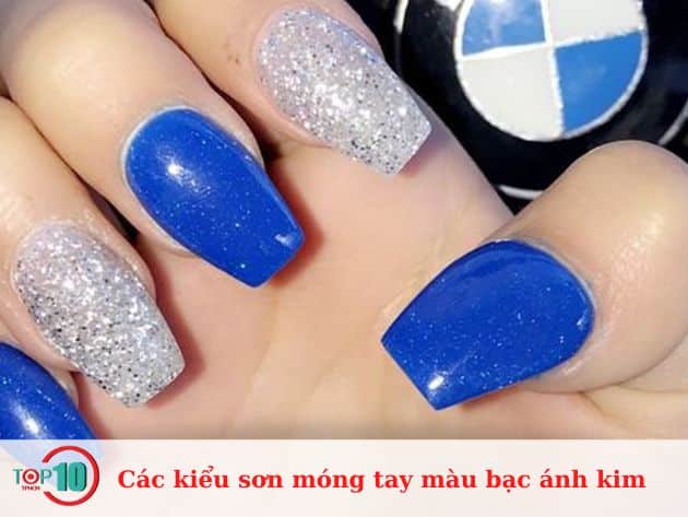 Các kiểu sơn móng tay màu bạc ánh kim